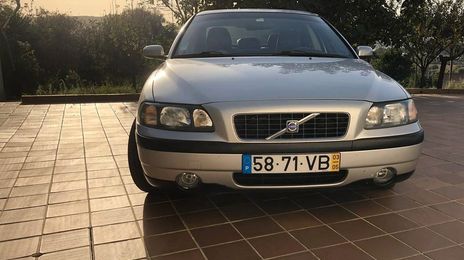 Volvo S80 • 2003 • 250,000 km