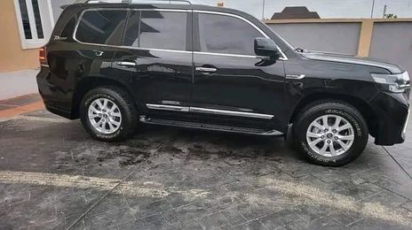Toyota Land Cruiser • 2021 • 50,000 km