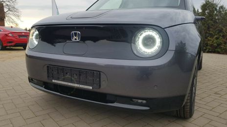 Hyundai Entourage • 2020 • 20,500 km