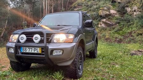 Mitsubishi Pajero • 2000 • 180,000 km