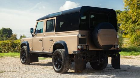 Land Rover Defender • 2011 • 83,000 km