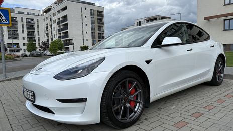 Tesla Model 3 • 2023 • 40,000 km