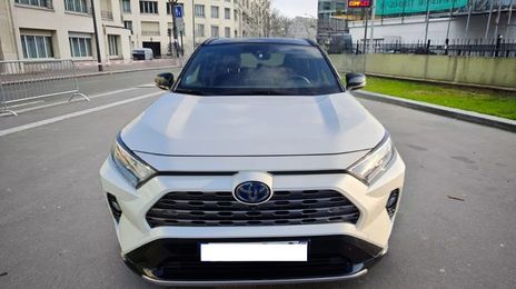Toyota RAV4 Hybrid • 2019 • 97,000 km