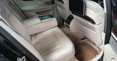 BMW 7 • 2018 • 120,000 km