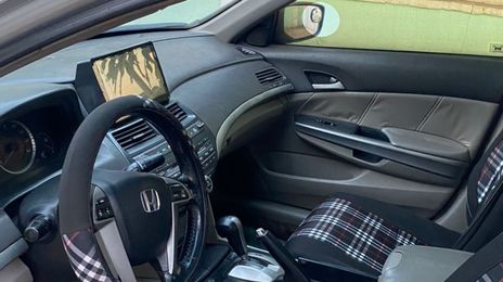 Honda Accord • 2010 • 251,000 km