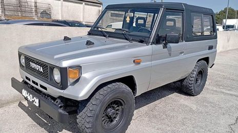 Toyota FJ Cruiser • 1988 • 200,000 km