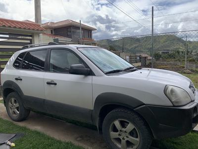 Hyundai Tucson • 2008 • 280,000 km