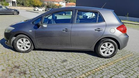 Toyota Auris • 2009 • 48,000 km