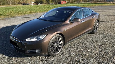 Tesla Model S • 2014 • 107,500 km