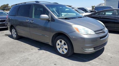 Toyota Sienna • 2004 • 10,000 mi