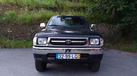 Toyota Hilux • 1998 • 225,000 km