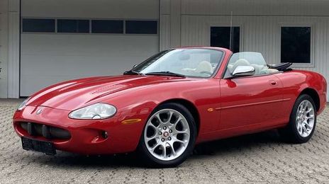 Jaguar XKR Convertible • 1998 • 122,174 km