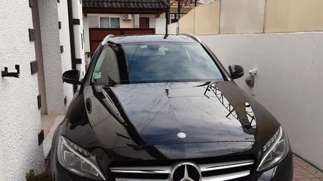 Mercedes-Benz C • 2015 • 159,999 km