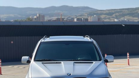 BMW X5 • 2004 • 338,000 km