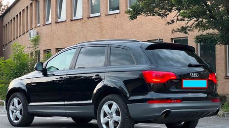Audi Q7 • 2012 • 220,000 km