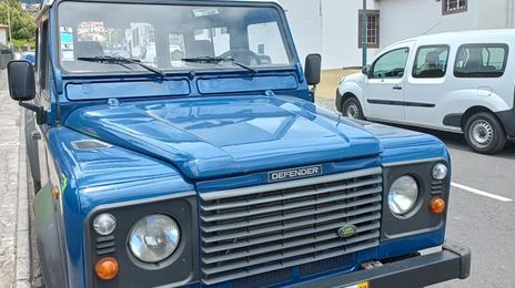 Land Rover Defender • 1999 • 80,000 km