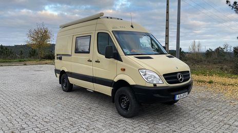 Avanti Motors Avanti II • 2008 • 200,000 km