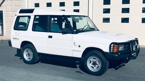 Land Rover Discovery • 1993 • 300,000 km