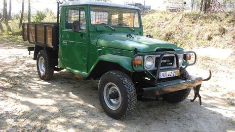 Toyota Land Cruiser • 1982 • 300,000 km