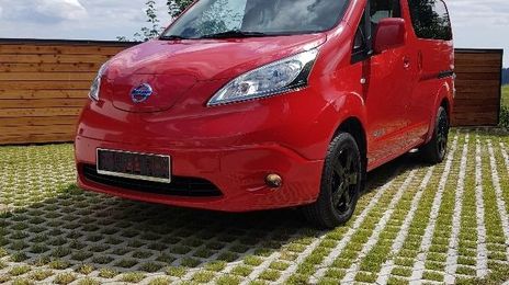 Nissan e-NV200 • 2015 • 106,200 km