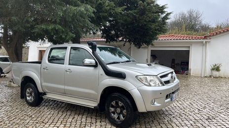 Toyota Hilux • 2008 • 220,000 km