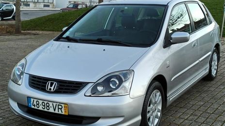 Honda Civic • 2003 • 245,000 km