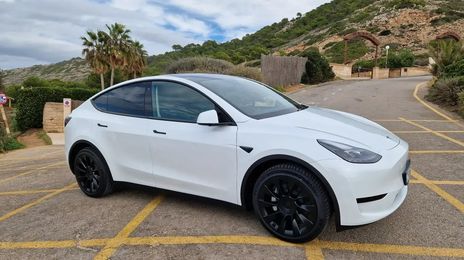 Tesla Model Y • 2022 • 16,087 km