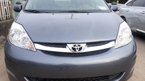 Toyota Sienna • 2006 • 32,345 km