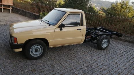 Toyota Hilux • 1988 • 346,000 km