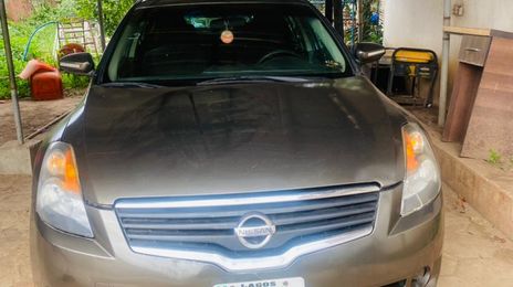 Nissan Altima • 2007 • 200,000 km