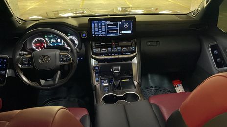 Toyota Land Cruiser • 2023 • 30,000 km