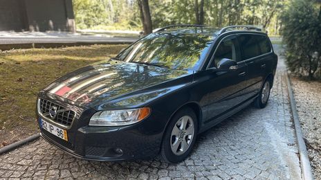 Volvo V70 • 2010 • 301,000 km
