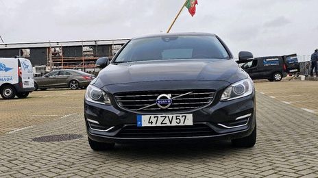 Volvo V60 • 2014 • 250,000 km