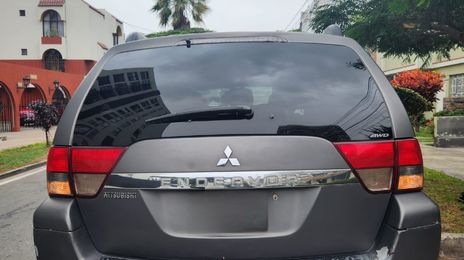 Mitsubishi Endeavor • 2009 • 118,600 km