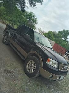 Ford 350 • 2006 • 130,000 km