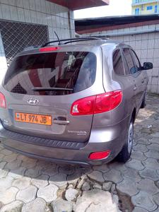 Hyundai Santa Fe • 2009 • 10,000 km