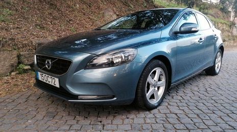 Volvo V40 • 2013 • 129,999 km