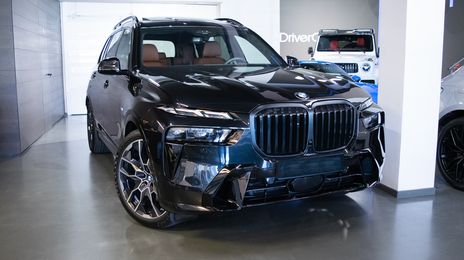 BMW X7 • 2024 • 2,100 km