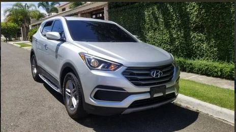 Hyundai Santa Fe • 2018 • 98,000 km