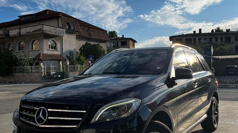 Mercedes-Benz ML350 • 2013 • 329,000 km