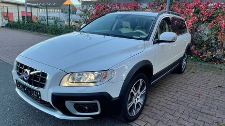 Volvo XC70 • 2013 • 135,763 km