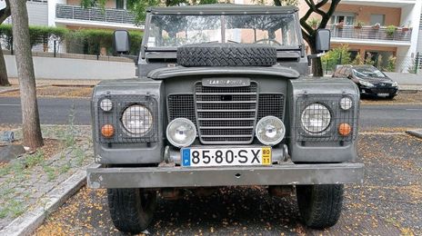 Land Rover LR4 • 1980 • 50,000 km