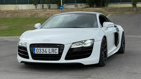 Audi R8 • 2013 • 94,000 km