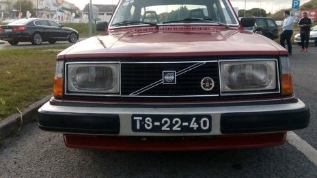 Volvo 240 • 1980 • 250,000 km