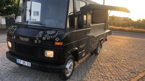 Mercedes-Benz 310 Van • 1982 • 90,000 km