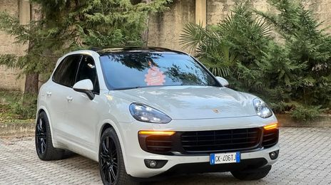 Porsche Cayenne • 2015 • 170,000 km