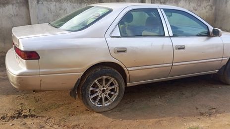 Toyota Camry • 1999 • 100,000 km