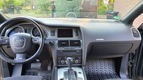 Audi Q7 • 2006 • 239,000 km