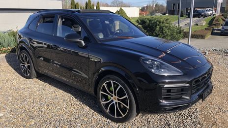 Porsche Cayenne • 2018 • 95,000 km