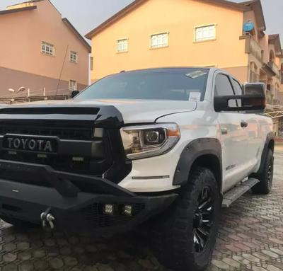 Toyota Tundra • 2017 • 40,000 km